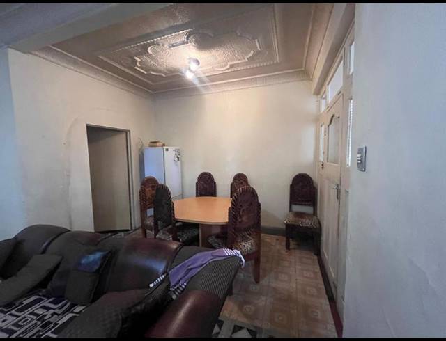 7 BEDROOM HOUSE FOR SALE IN BEZUIDENHOUT VALLEY